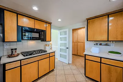 10112 Adelheid, Cupertino, CA 95014 - Photo 20