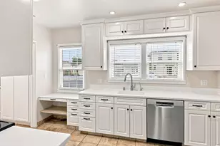 301 Lorimer St, Salinas, CA 93901 - Photo 6