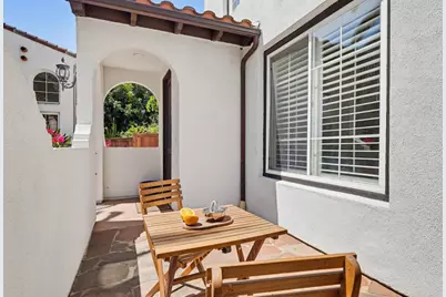 18120 Jaguar Ct, Tarzana, CA 91335 - Photo 4