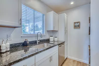 1889 Cherokee Dr 4, Salinas, CA 93906 - Photo 14