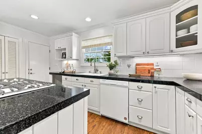 2 Bradley Ct, Redwood City, CA 94061 - Photo 18