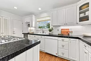 2 Bradley Ct, Redwood City, CA 94061 - Photo 18