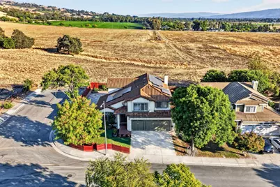 2729 Mira Bella Cir, Morgan Hill, CA 95037 - Photo 4