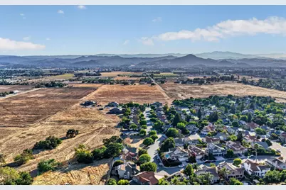 2729 Mira Bella Cir, Morgan Hill, CA 95037 - Photo 32