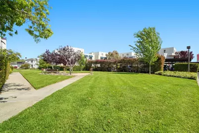 126 Shorebird Cir, Redwood City, CA 94065 - Photo 20