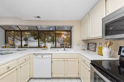 2584 Yerba Bank Ct, San Jose, CA 95121 - Photo 8