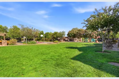 143 Sapphire Ln, Morgan Hill, CA 95037 - Photo 6