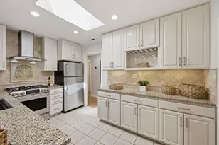 190 E Middlefield Rd, Mountain View, CA 94043 - Photo 14
