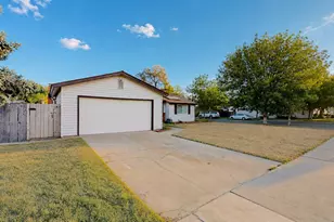 1405 Tamarack Ave, Atwater, CA 95301 - Photo 2