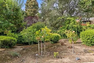 2801 Easton Dr, Hillsborough, CA 94010 - Photo 50