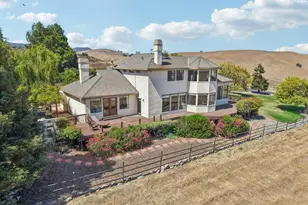 275 Nicholson Dr, Hollister, CA 95023 - Photo 2