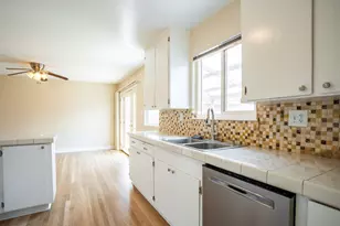 136 Del Mar Dr, Salinas, CA 93901 - Photo 12