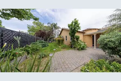 155 E Hedding St, San Jose, CA 95112 - Photo 2