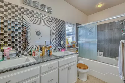 222 Vineyard Dr, Greenfield, CA 93927 - Photo 16