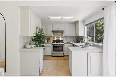 1086 Robbia Dr, Sunnyvale, CA 94087 - Photo 14