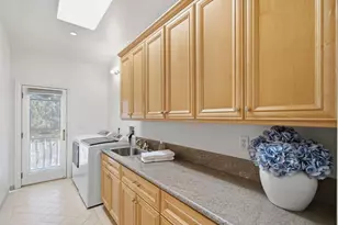 27960 Roble Blanco Ct, Los Altos Hills, CA 94022 - Photo 38