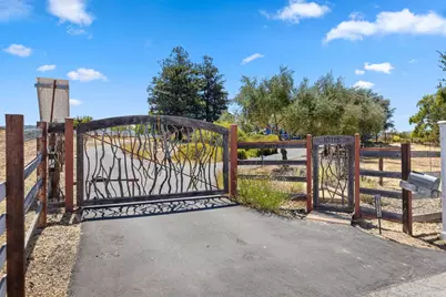 10115 Parrish View Dr, Gilroy, CA 95020 - Photo 2