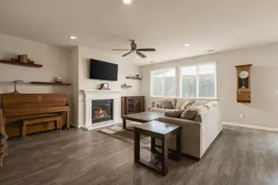 1225 Steinbeck Dr, Hollister, CA 95023 - Photo 32