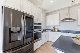 191 Waters Park Cir, San Mateo, CA 94403 - Photo 18