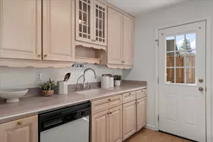 125 Connemara Way 2, Sunnyvale, CA 94087 - Photo 6