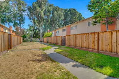 27505 Tampa Ave 16, Hayward, CA 94544 - Photo 14