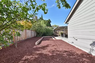 10815 E Estates Dr, Cupertino, CA 95014 - Photo 22