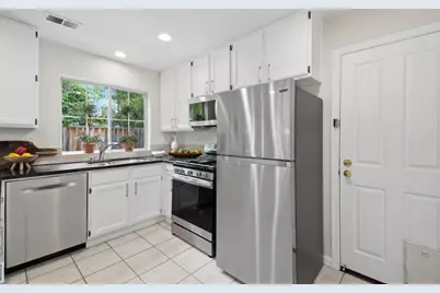 386 Pismo Ter, Sunnyvale, CA 94086 - Photo 10