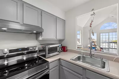 38 Rebecca Ln, San Francisco, CA 94124 - Photo 4