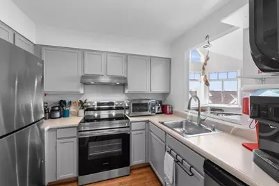 38 Rebecca Ln, San Francisco, CA 94124 - Photo 2