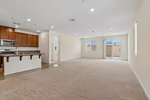 2137 Borealis Cir, Roseville, CA 95747 - Photo 4