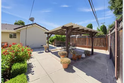 1091 Rockefeller Dr, Sunnyvale, CA 94087 - Photo 44