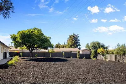 10712 Pebble Pl, Cupertino, CA 95014 - Photo 36