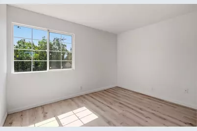 211 Checkers Dr, San Jose, CA 95116 - Photo 18