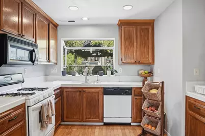 1055 Eagle Dr, Salinas, CA 93905 - Photo 12