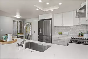 61 Thousand Oaks St, Oakland, CA 94605 - Photo 14