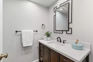 61 Thousand Oaks St, Oakland, CA 94605 - Photo 16