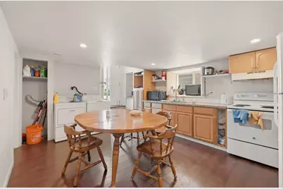 1090 S 7th St, San Jose, CA 95112 - Photo 16