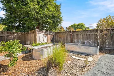 195 Pleasant Valley Dr, Walnut Creek, CA 94597 - Photo 32