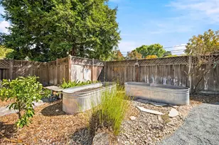 195 Pleasant Valley Dr, Walnut Creek, CA 94597 - Photo 32