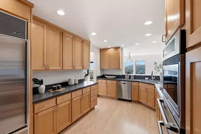 4 Honeysuckle Ln, San Carlos, CA 94070 - Photo 14