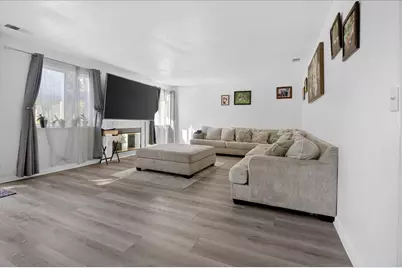 1911 Glarner St, Hollister, CA 95023 - Photo 8