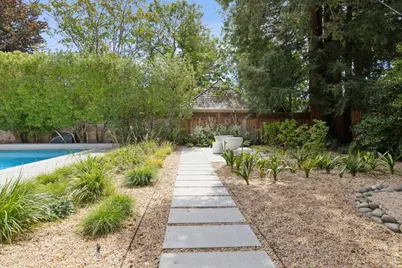 560 Center Dr, Palo Alto, CA 94301 - Photo 54