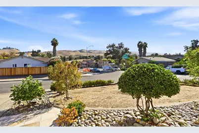 2097 Flintfield Dr, San Jose, CA 95148 - Photo 46