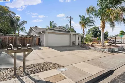 1694 Arrowhead Ave, Livermore, CA 94551 - Photo 2