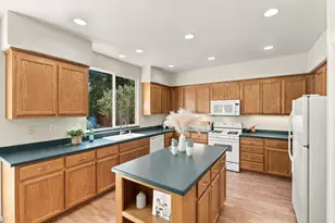 8920 Taos Way, Gilroy, CA 95020 - Photo 10