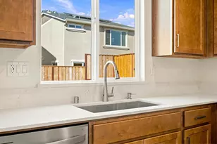 2010 Peony St, Hollister, CA 95023 - Photo 20