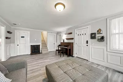 307 E 6th St, Gilroy, CA 95020 - Photo 8
