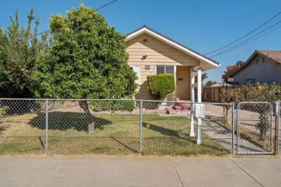 71 Rustic St, Hollister, CA 95023 - Photo 2