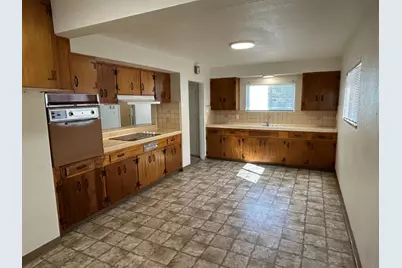 803 W 2nd St, Hollister, CA 95023 - Photo 8