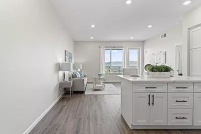 382 Llano De Los Robles Ave 7, San Jose, CA 95136 - Photo 2